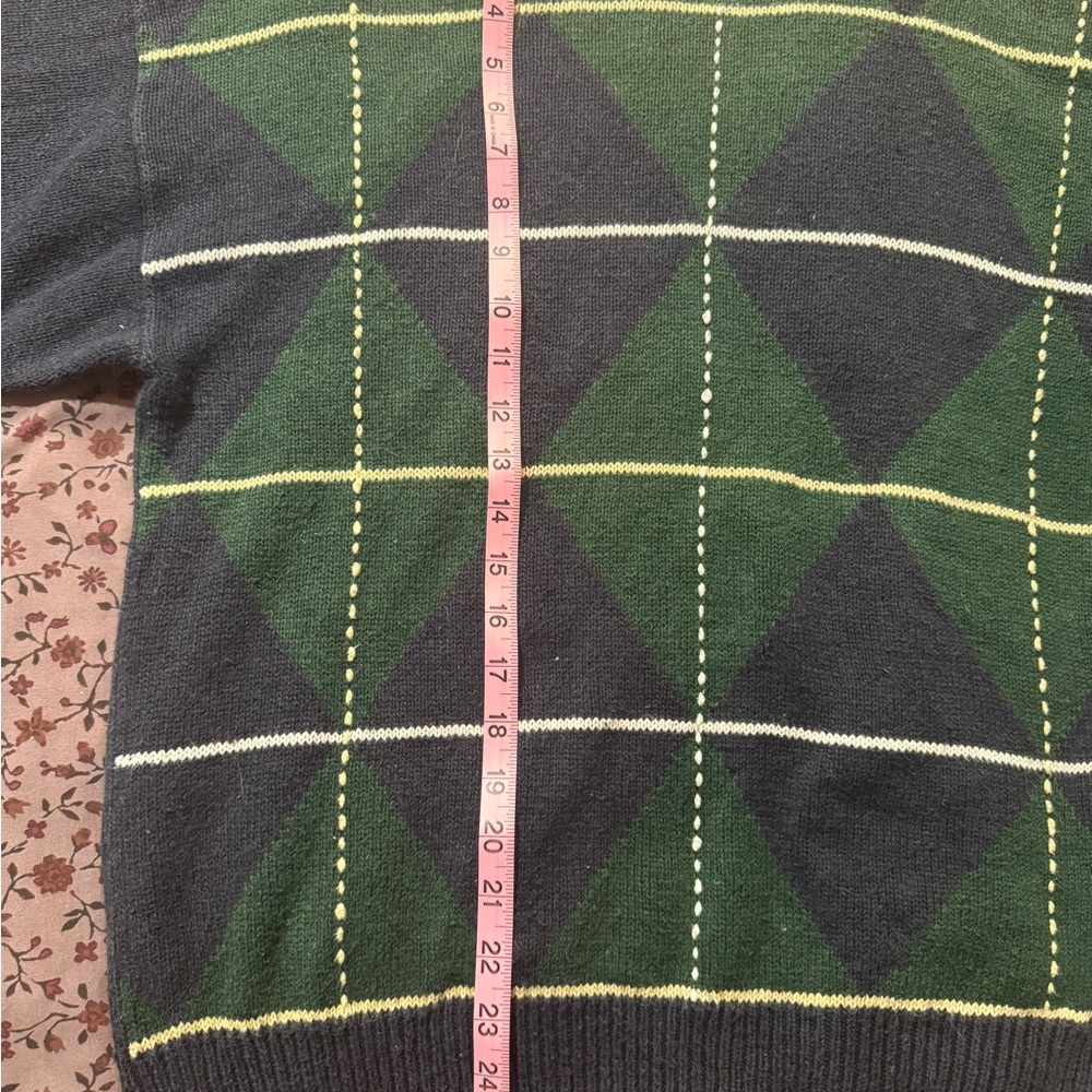 Classic Women's Crewneck Sweater in Gray and Green - Picture 5 of 6